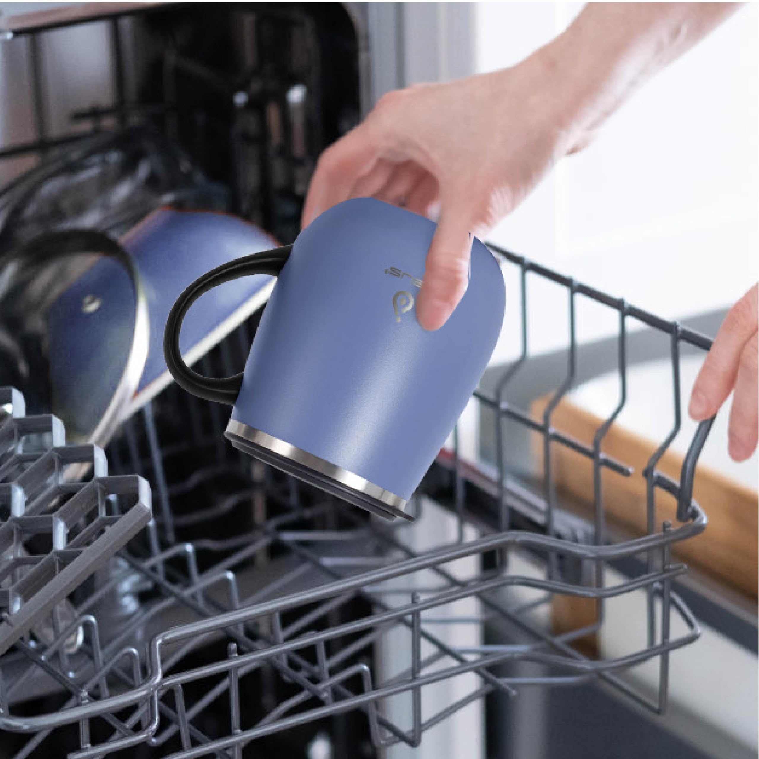 Ideus vacuum-insulated mug retains hot or cold temperatures