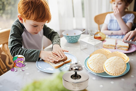 IELEK sandwich cutter and sealer creates colorful lunchbox designs safely.