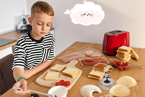 IELEK stainless steel cutter provides durable, toxin-free lunch shapes for kids.