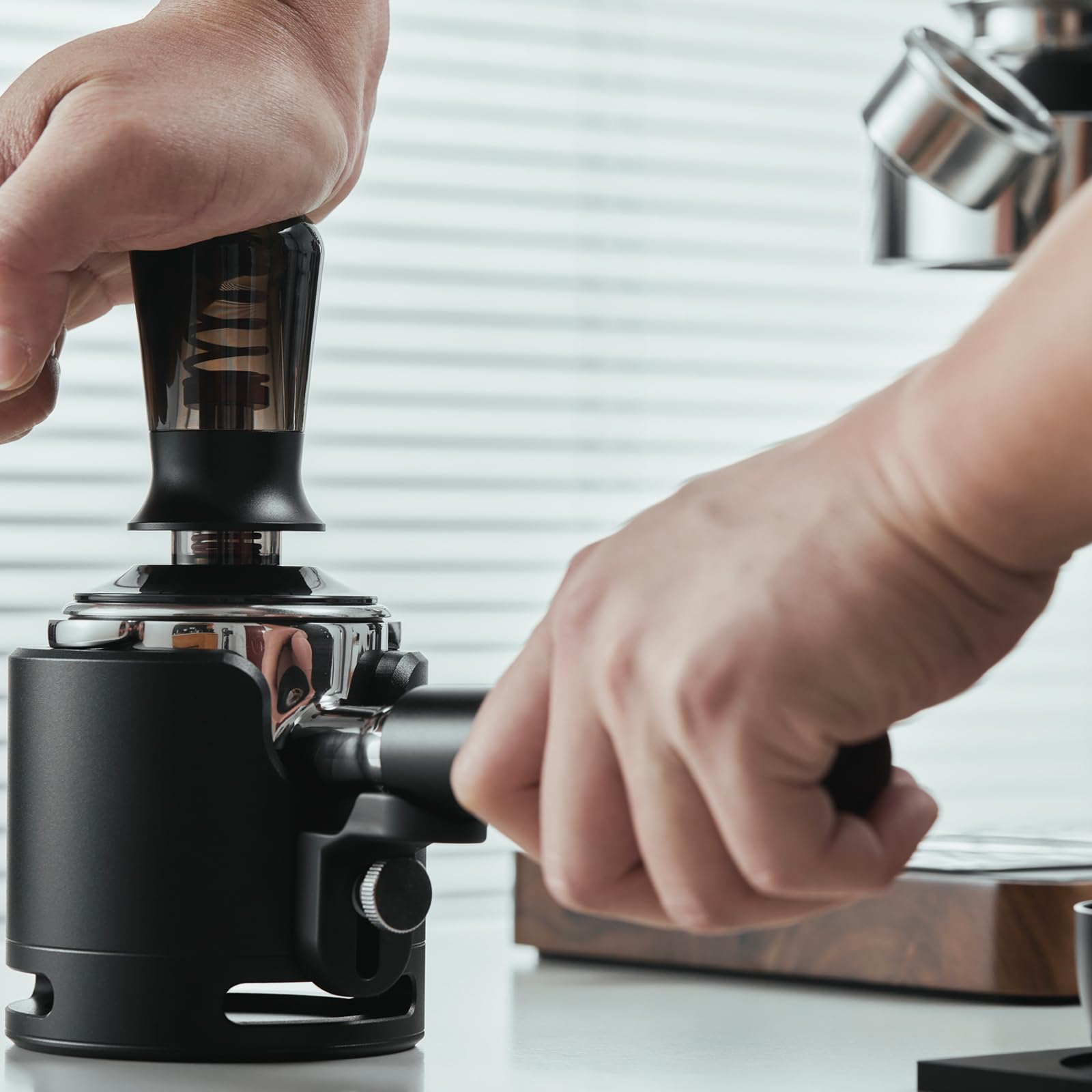 Compatible with BES870/880 Breville and Solis 54mm portafilters for versatile setups.