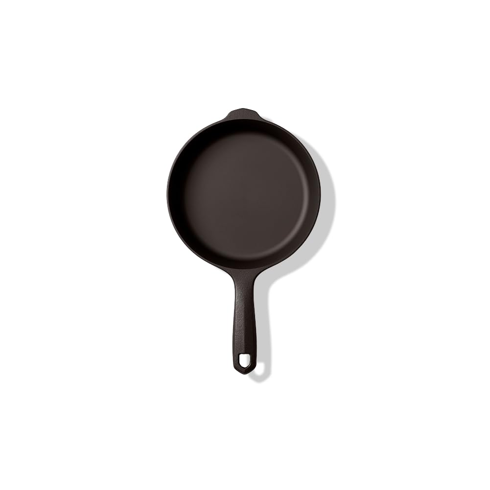 Field Company 6.75-inch No.4 skillet frying an egg with steady heat and light handling