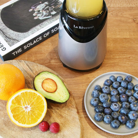 La Reveuse Licuadora Personal Smoothies 300W con Botella de Viaje 18 oz sin BPA, Plateada