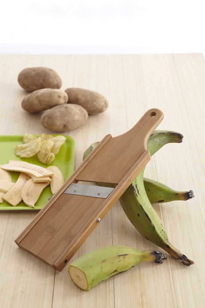 IMUSA Mariquitera wooden slicer for fruits and vegetables, versatile in the kitchen
