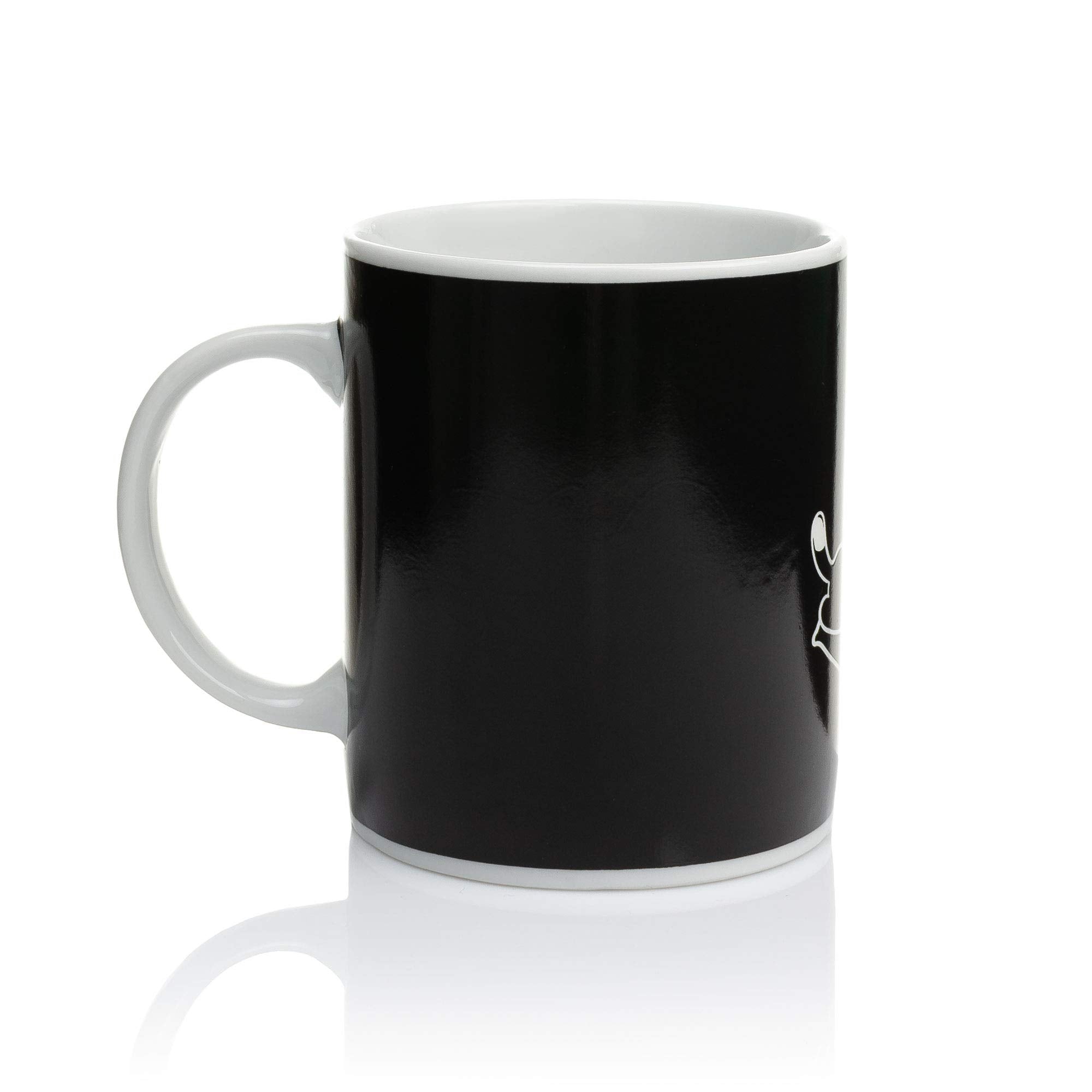 InGwest mug close-up captures vibrant color transition while hot.