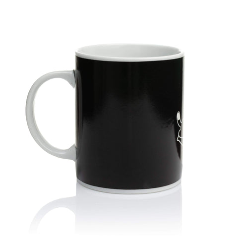 InGwest mug close-up captures vibrant color transition while hot.