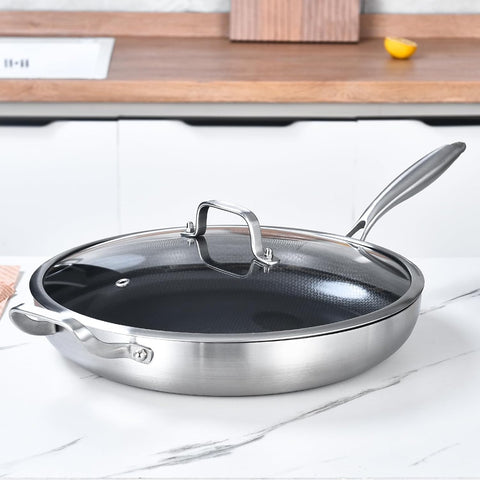 Premium heat-resistant glass lid on Inqibee pan for clear visibility.
