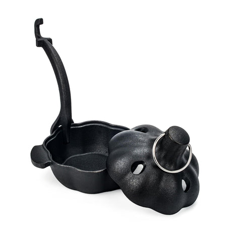 IPROUDER cast-iron roaster with lid and pan, ready for serving.