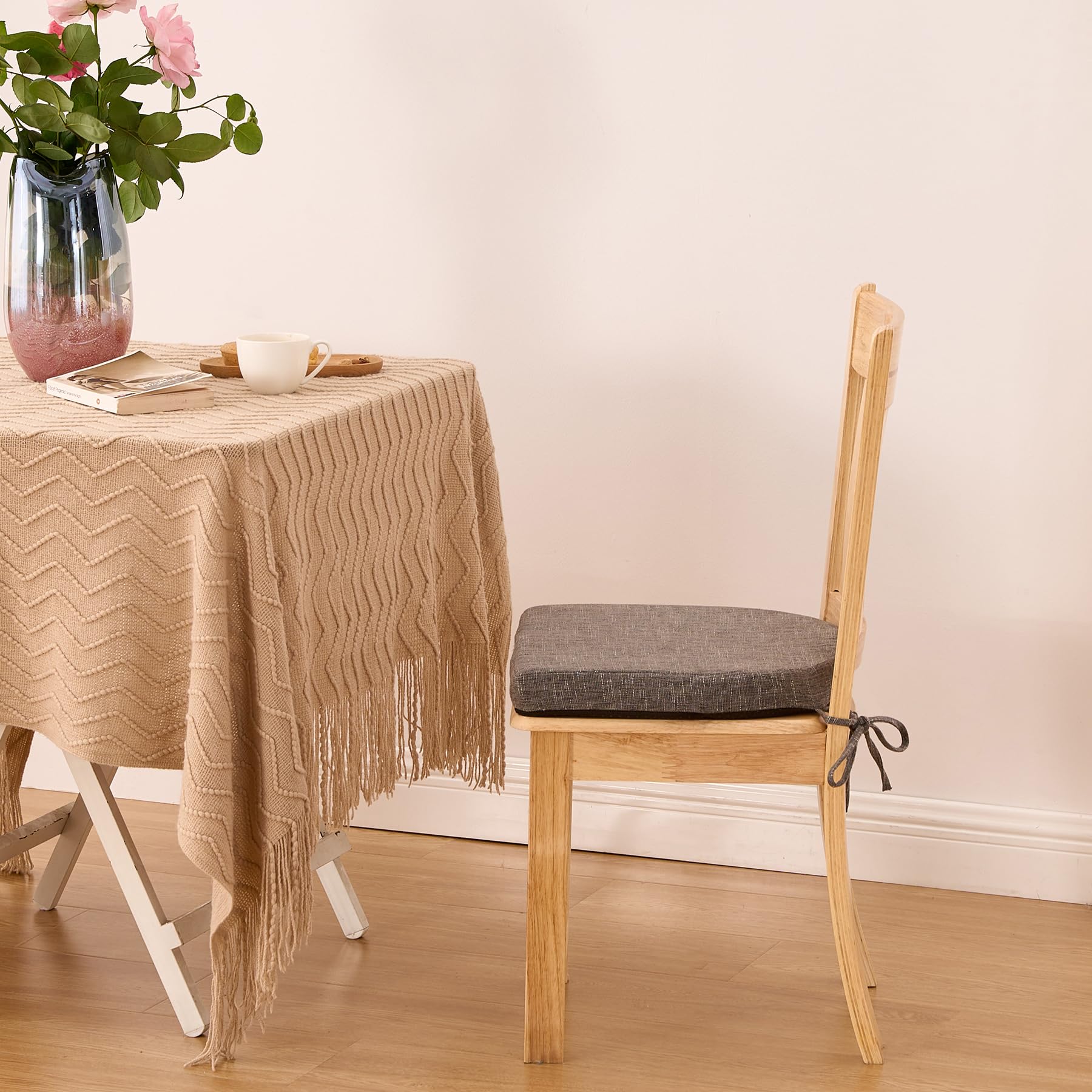 IPYNBAP 16x16x2 cushions fit dining, kitchen, and home settings.