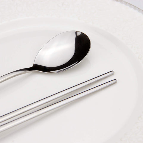 IQCWOOD flat chopsticks with non-slip grip for comfortable handling.