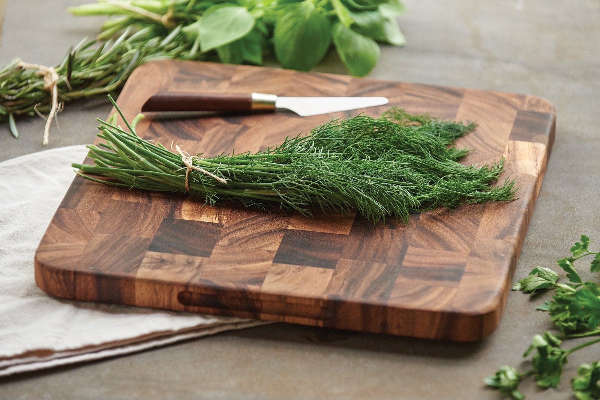Ironwood Oslo end grain construction detail emphasizes durability and knife-friendliness.