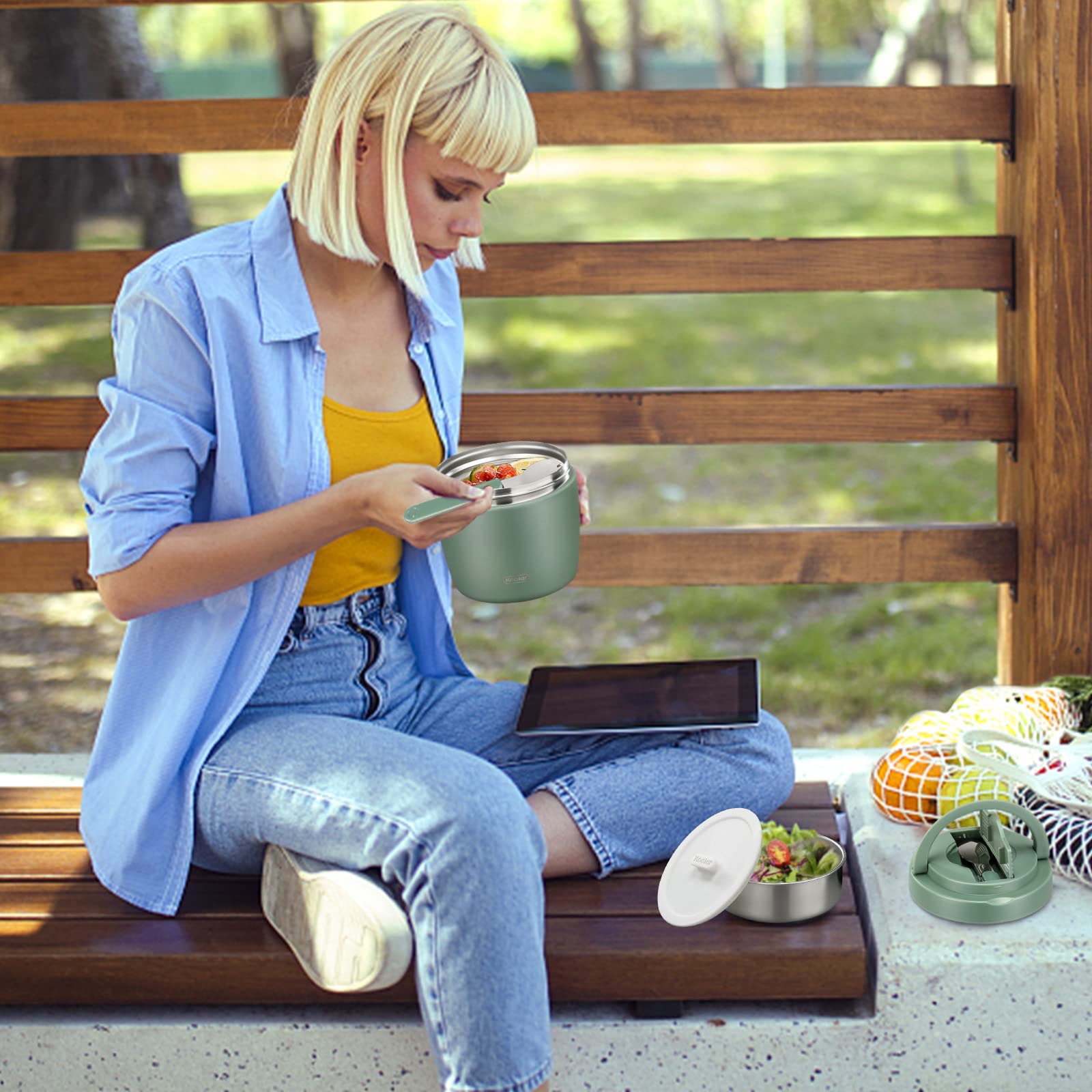 Itslife bottom silicone pad stabilizes the container on surfaces.