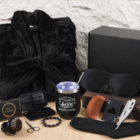 IUUIVV black bracelet adds a simple masculine accent.