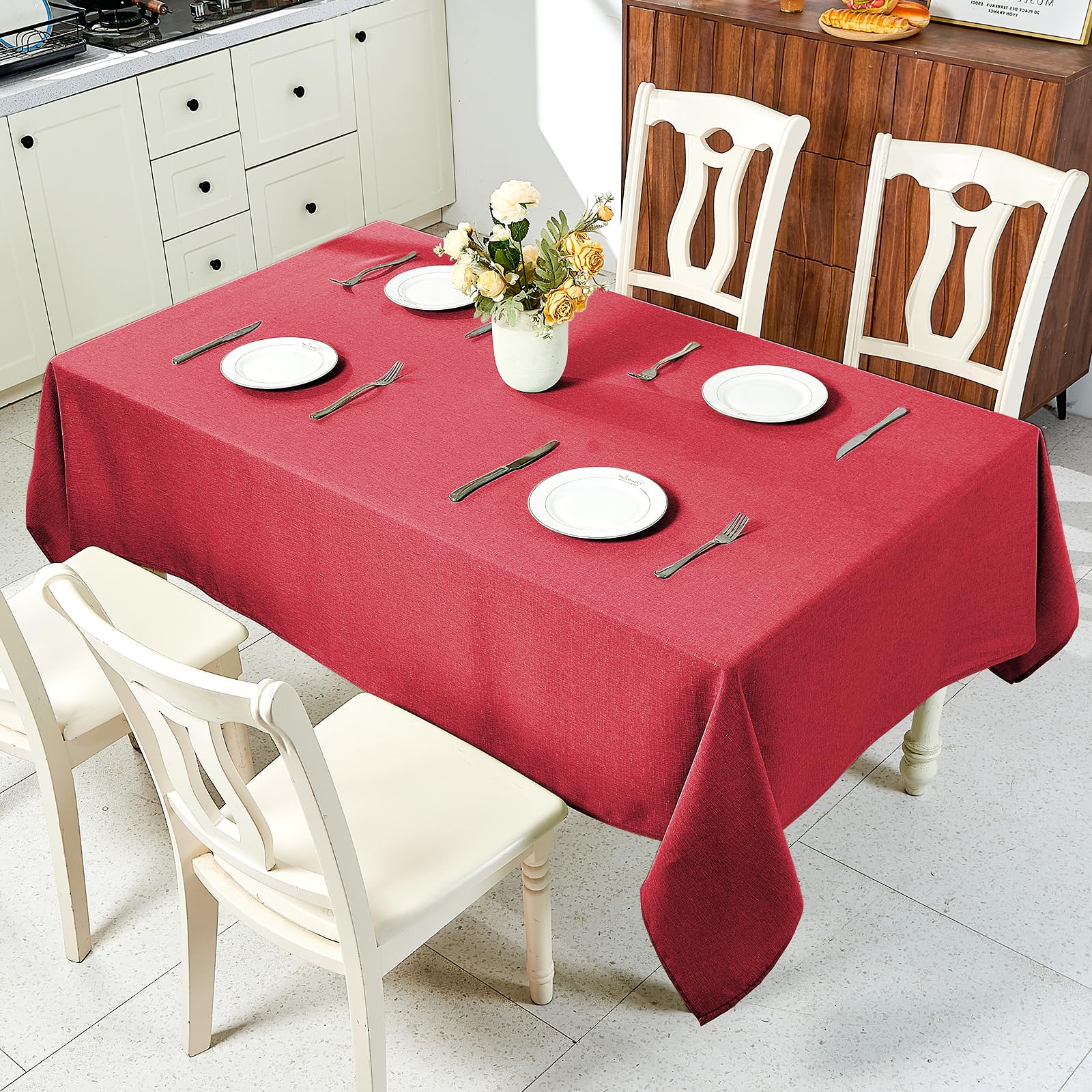 IVAPUPU machine-washable tablecloth for easy cleaning.