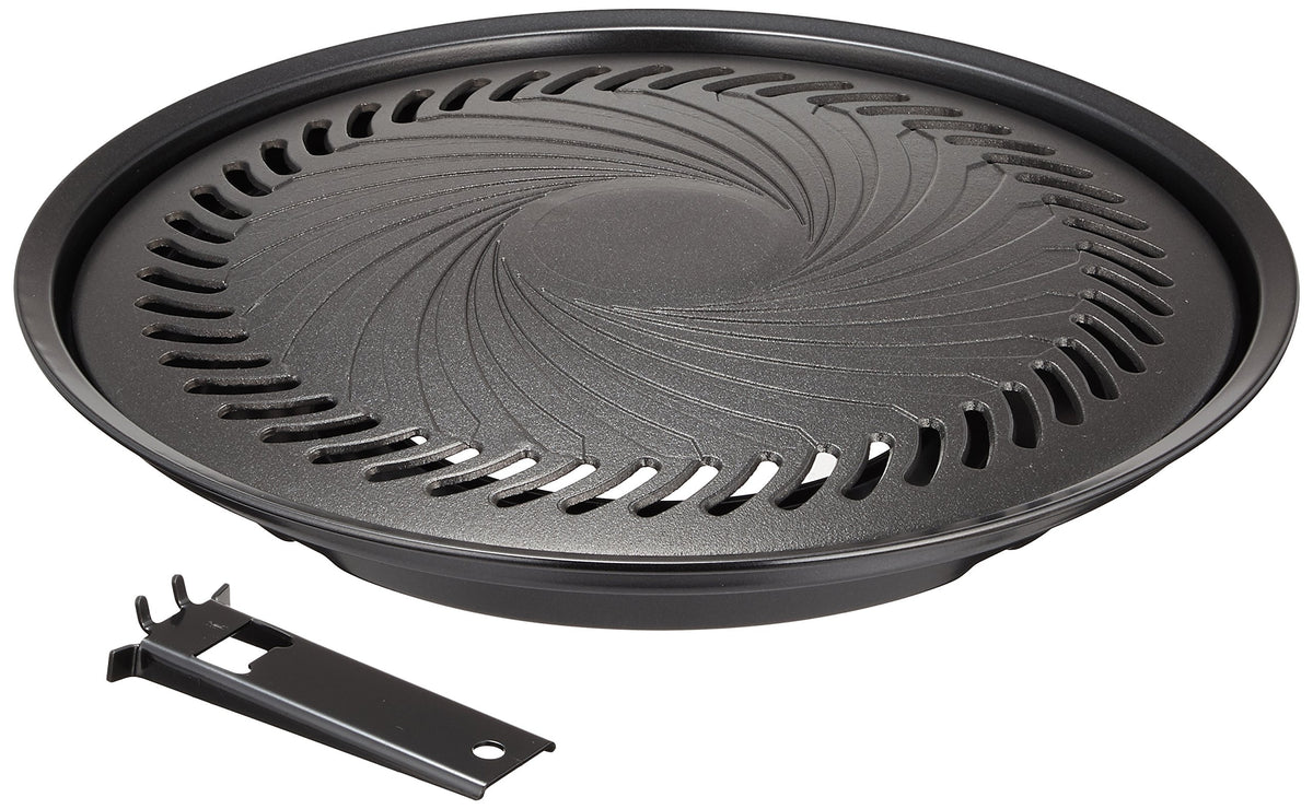 Iwatani CB-P-Y3 BBQ plate large close-up reveals durable die-cast aluminum construction.
