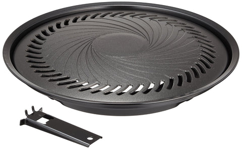 Iwatani CB-P-Y3 BBQ plate large close-up reveals durable die-cast aluminum construction.
