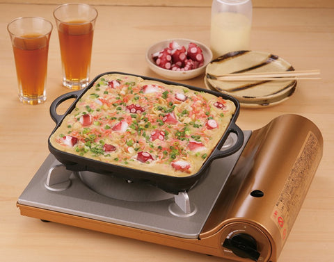 Iwatani Takoyaki Grill Pan weight 730g for sturdy handling.