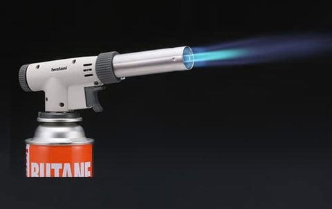 Iwatani PRO2 anti-flare design keeps the flame controlled during high-heat tasks.