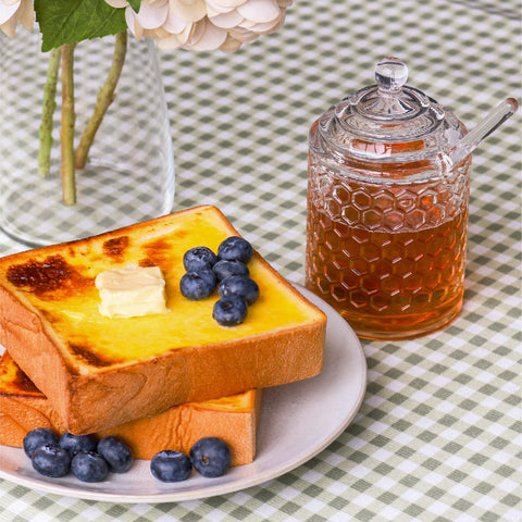 Iyulania 10oz honey pot in glass ideal for pancakes.
