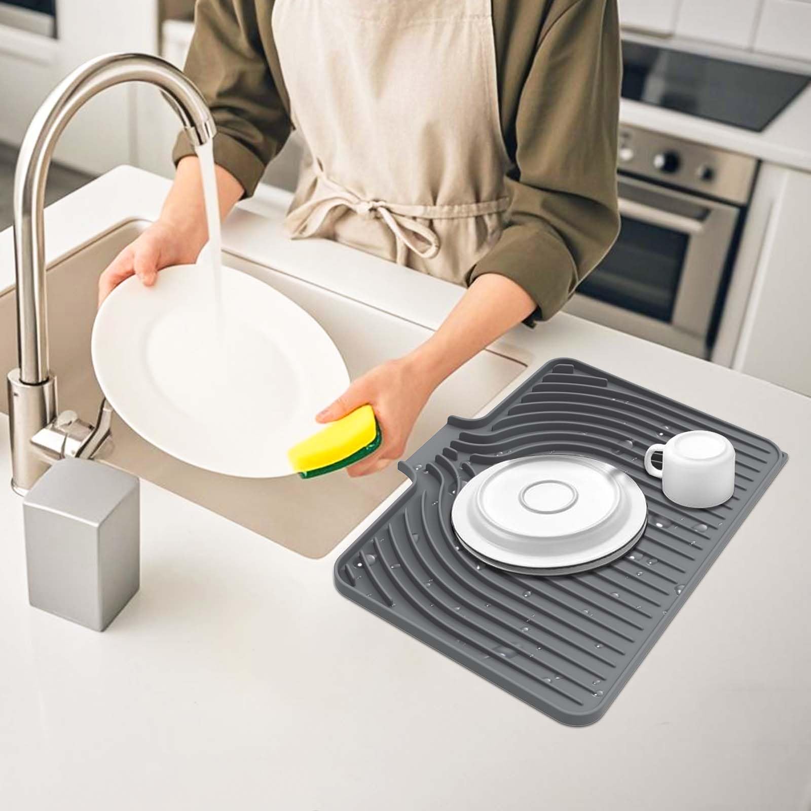 JACZZO mat features hanging holes and rollable storage