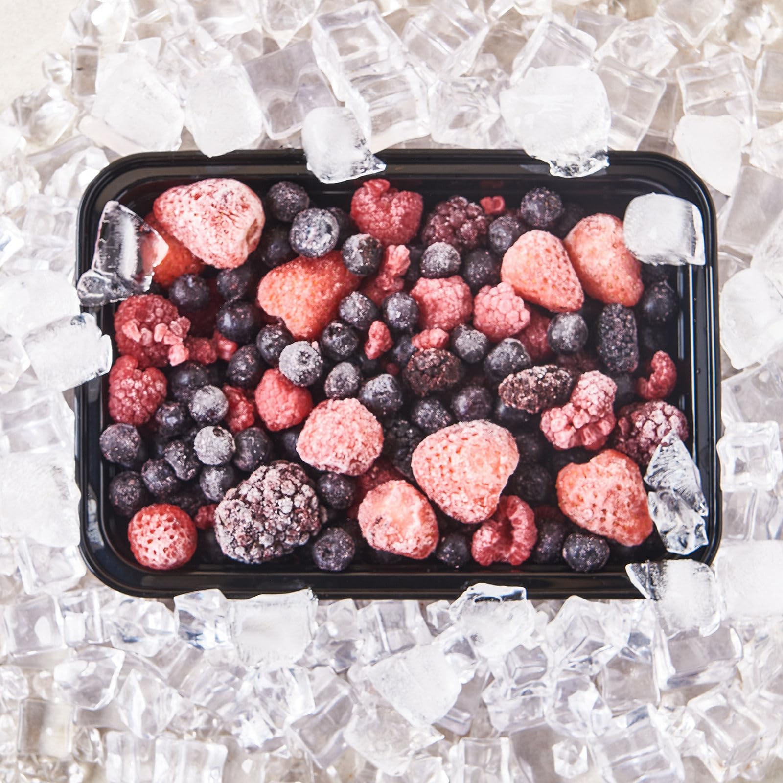 Reusable BPA-free Jaluxing box that is durable and dishwasher safe.