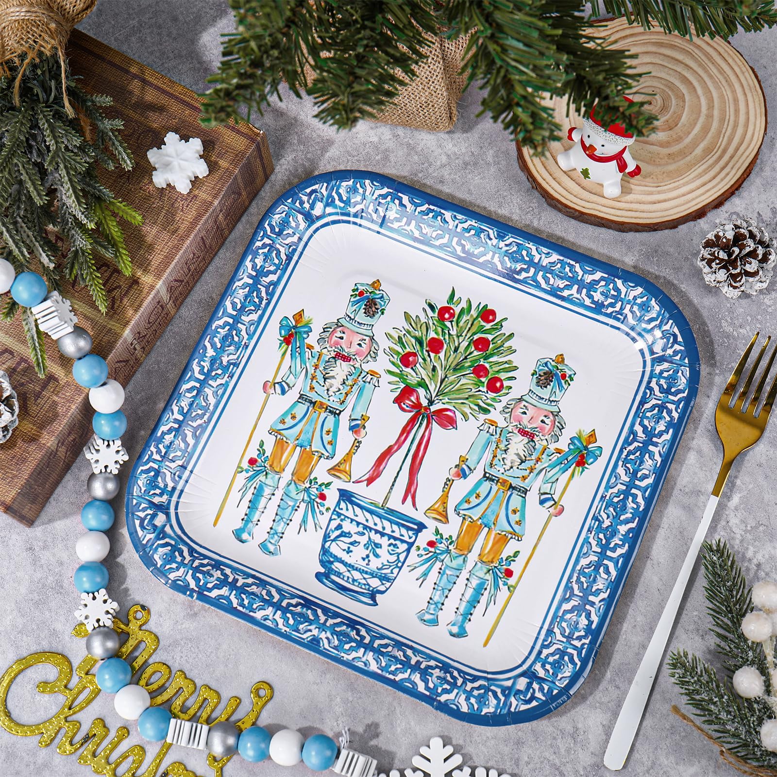 JarThenaAMCS festive tableware square plate 9in, keeps celebrations tidy and stylish.