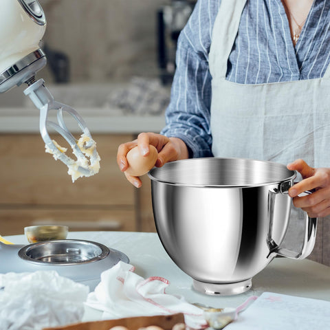 JEASOM bowl includes a secure clasp to stay attached during mixing.