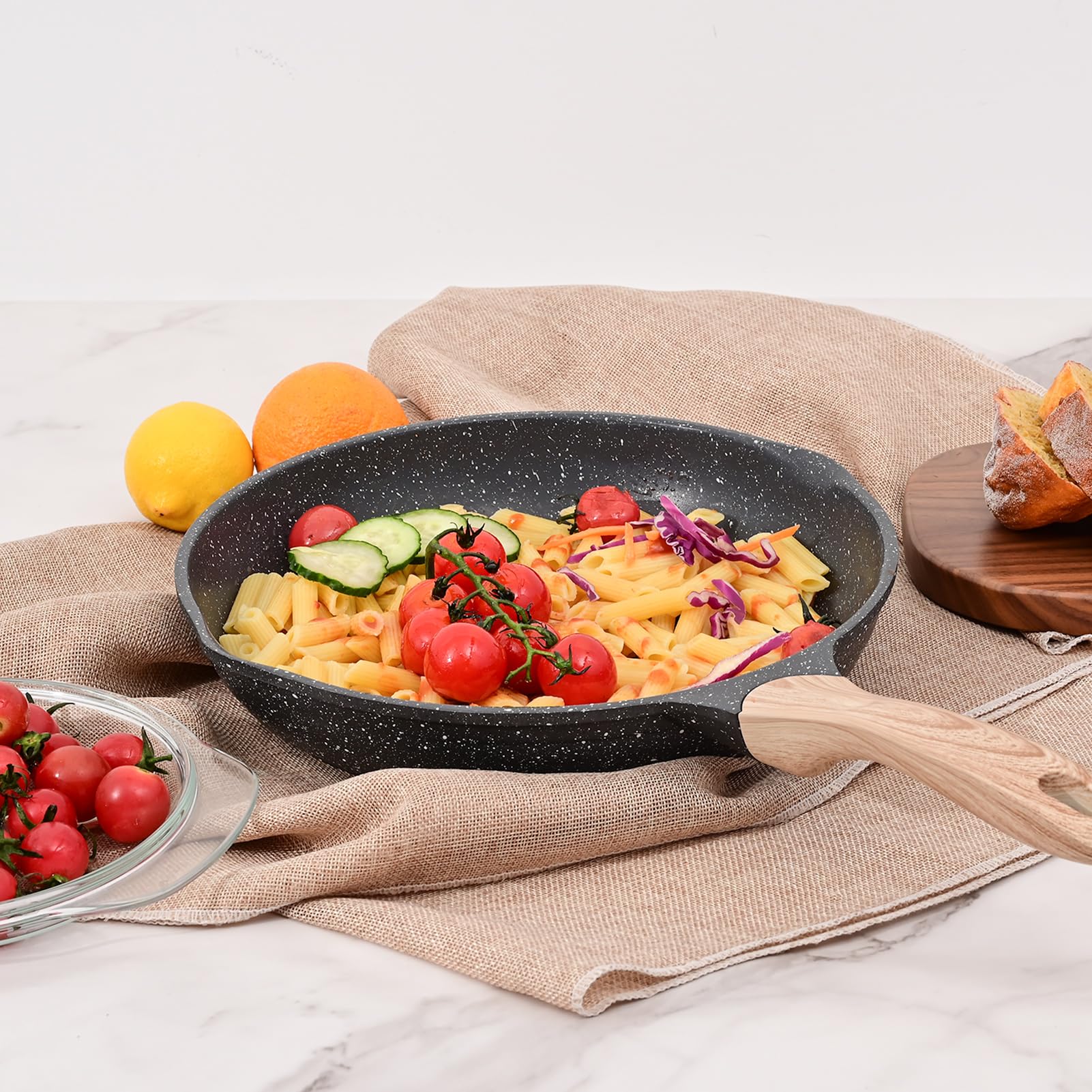 JEETEE nonstick pan withstands high heat while preserving coating integrity.
