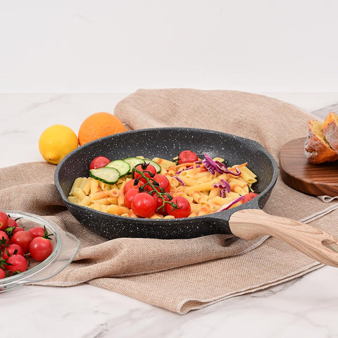 JEETEE nonstick pan withstands high heat while preserving coating integrity.