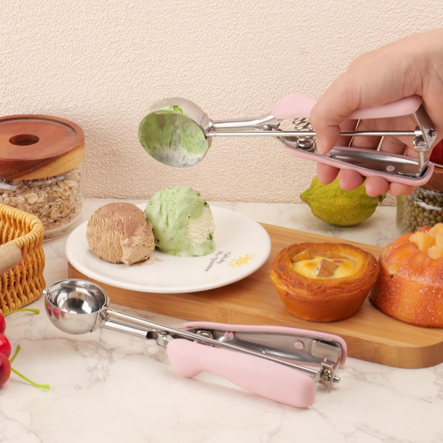 JETONN dishwasher-safe scoops simplify cleanup after baking.