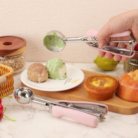 JETONN dishwasher-safe scoops simplify cleanup after baking.