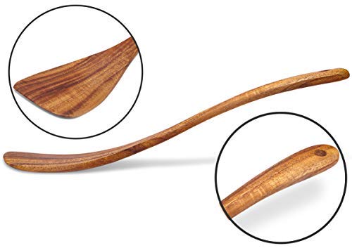 Jilla-hla spatula in use flipping eggs without scratching the pan