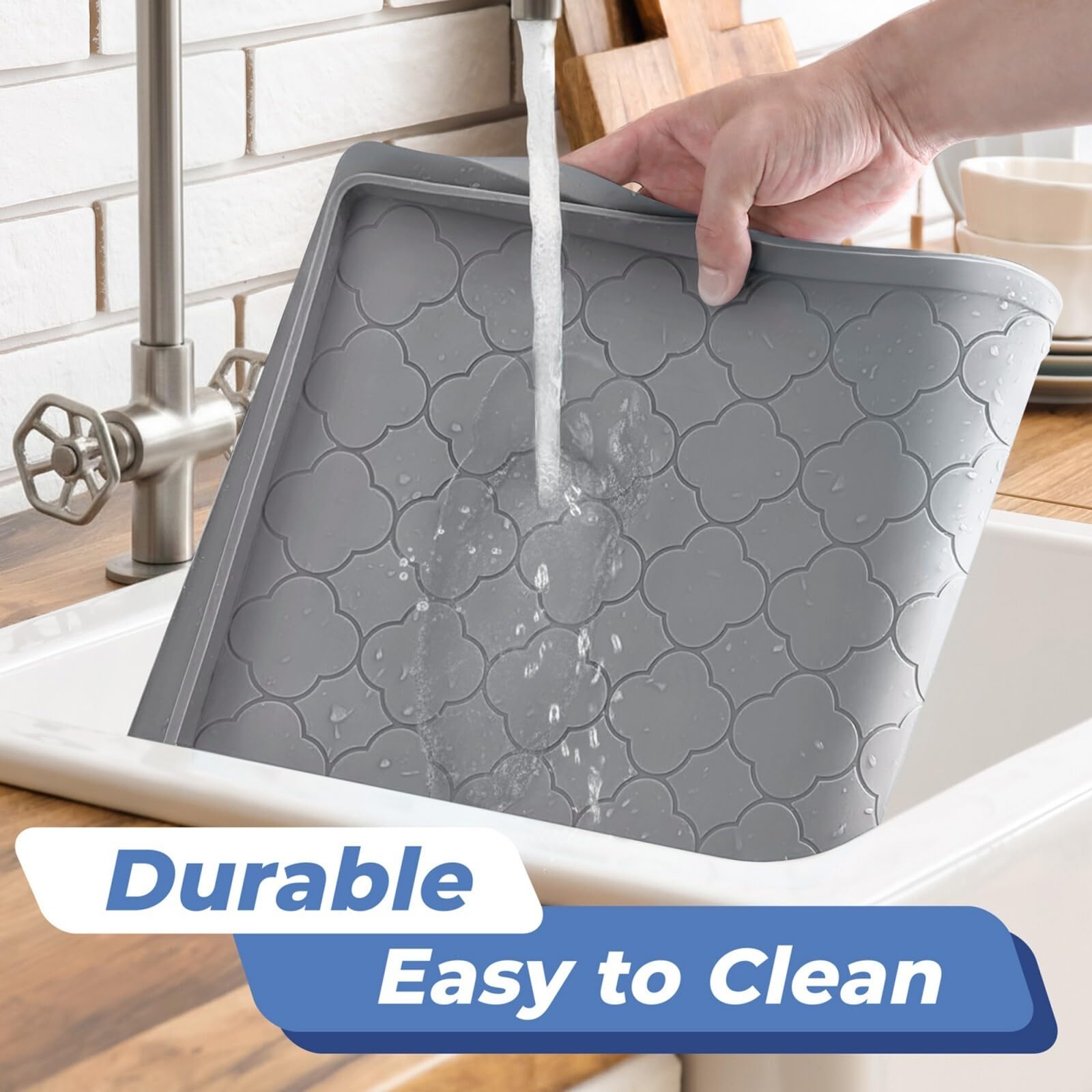 Jin&Bao textured anti-slip surface ideal for organizing cleaning supplies.