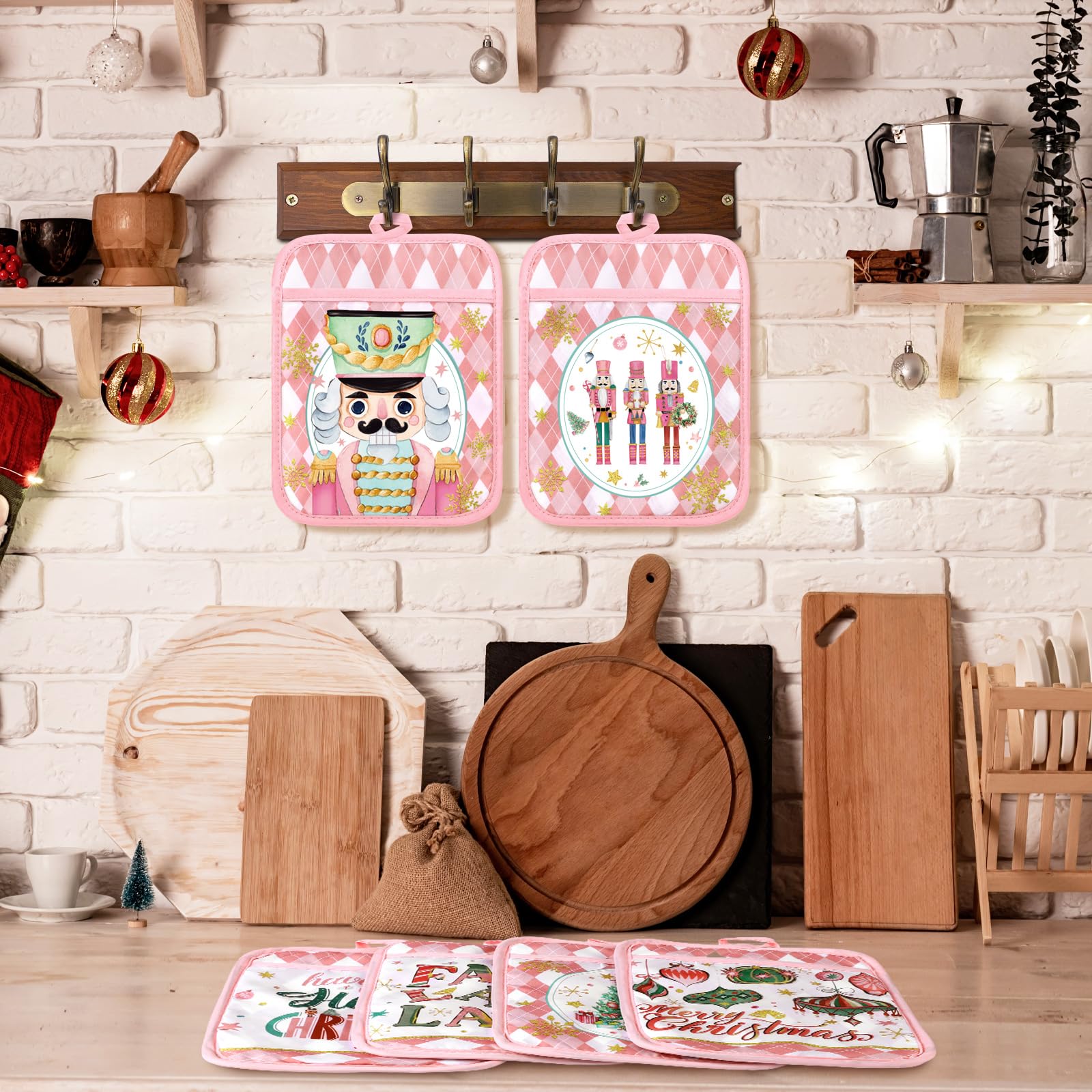 Jingmore Christmas tree design pot holder adds festive kitchen decor and grip