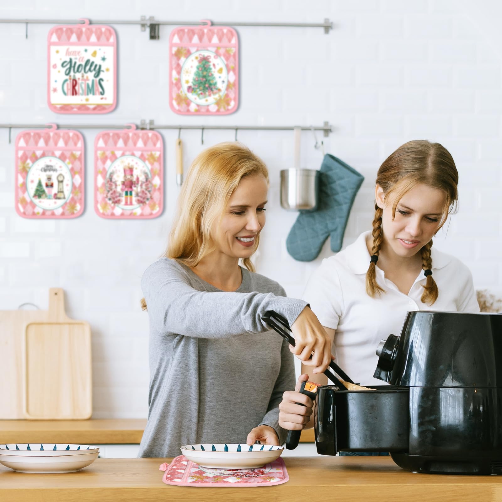 Jingmore hanging loop pot holder keeps storage tidy and accessible