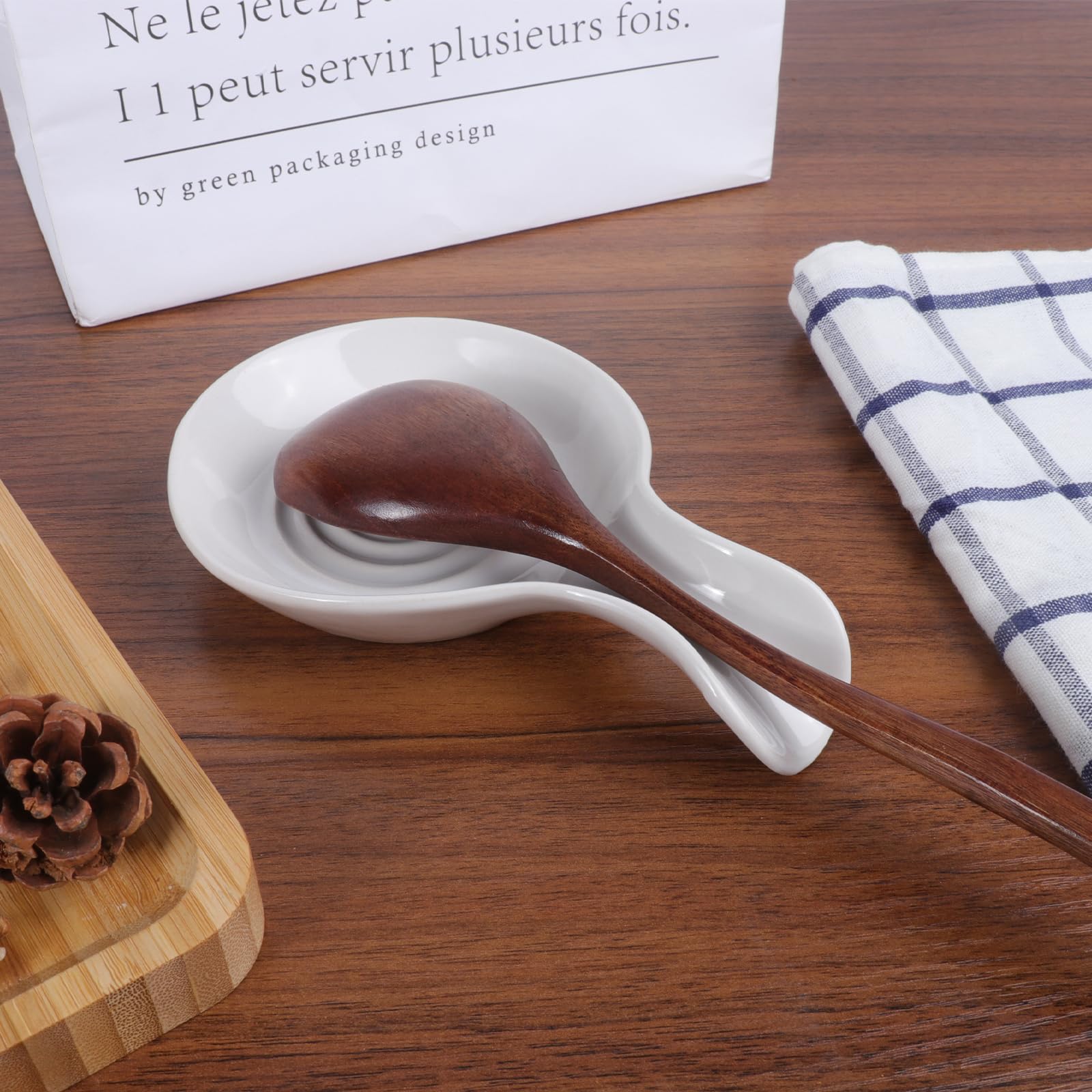 JINIHFW white spoon rest complements any kitchen decor.