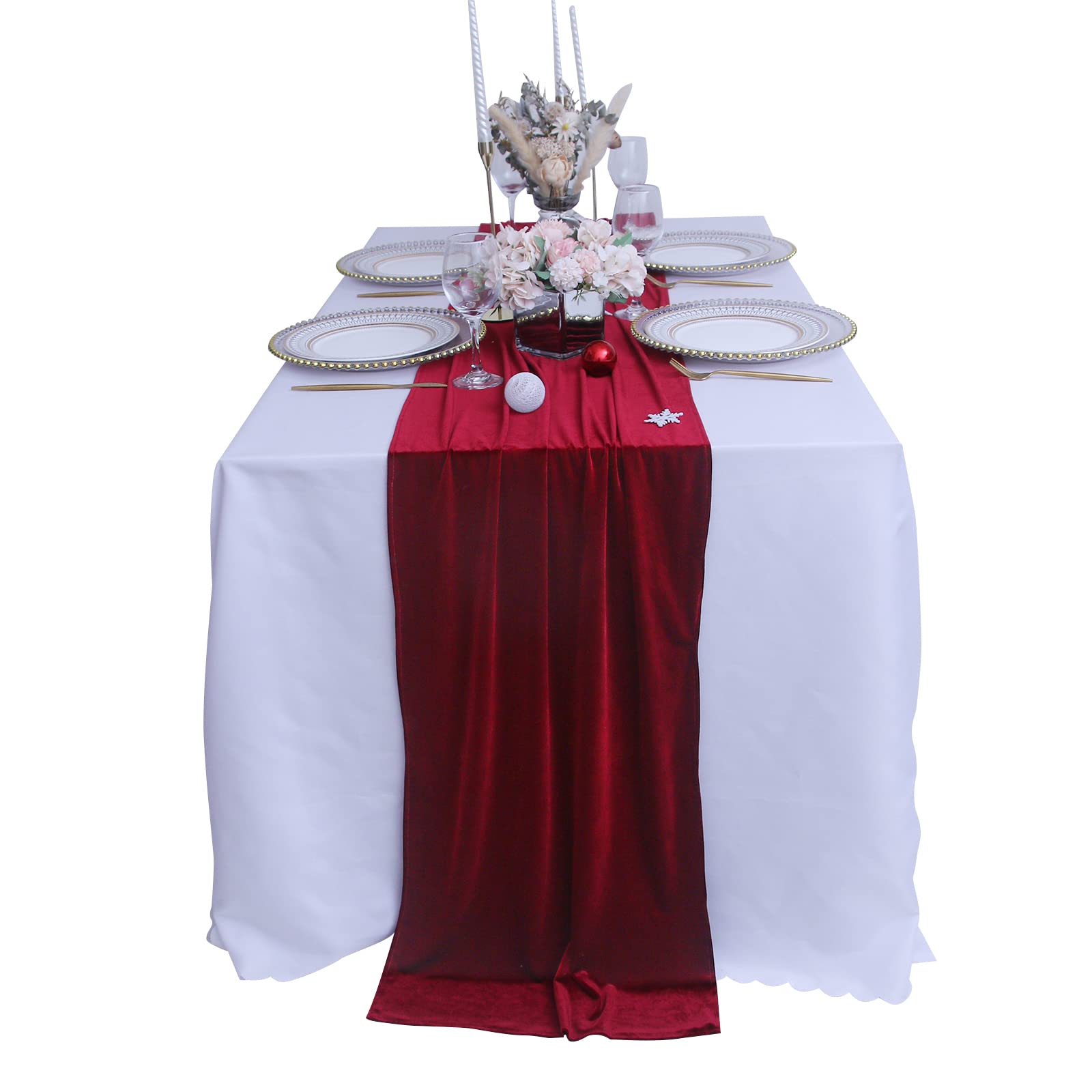 JINVASE velvet runner laid on dining table for festive setup