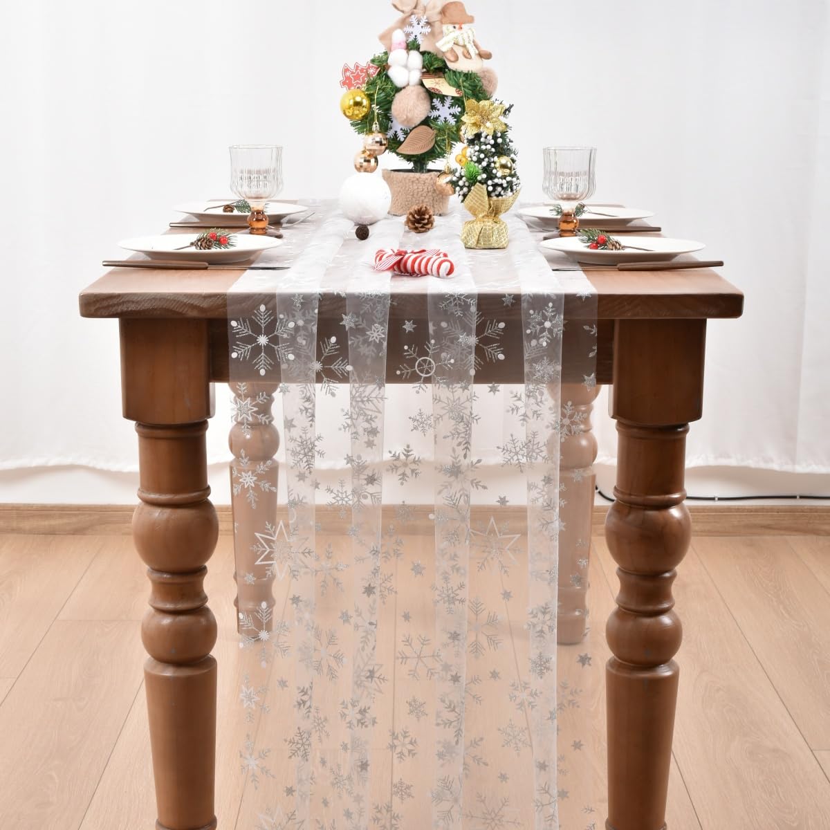 Joanlody snowflake runner elevates Christmas dining with subtle shimmer.