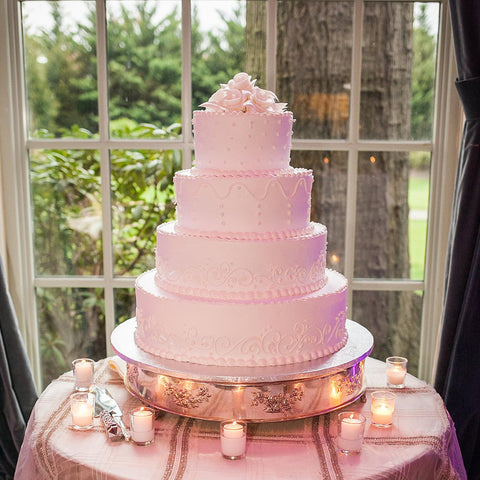 JOBVERT dummy cake display with flowers and ribbons demonstrates creative options