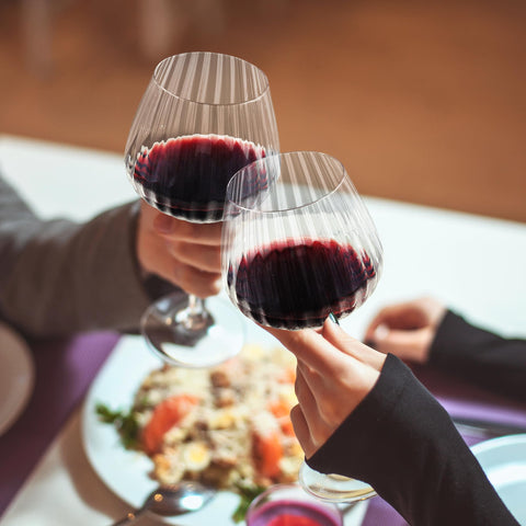 Joeyan wine glass set makes a sophisticated gift for weddings, anniversaries, or holidays.