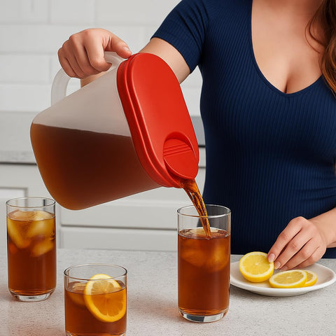 JOEY'Z pivot-top spout enables easy pouring with lid open.