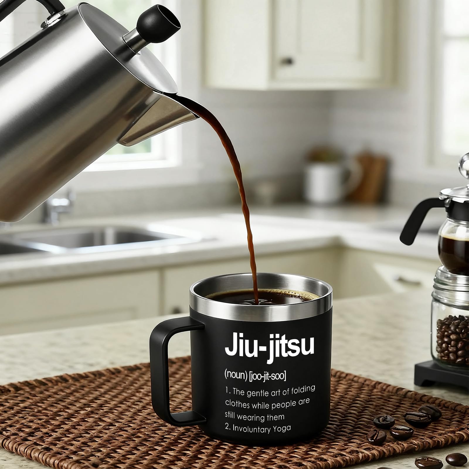 Jogskeor Jiu Jitsu Insulated Mug double-wall insulation keeps beverages hot or cold.