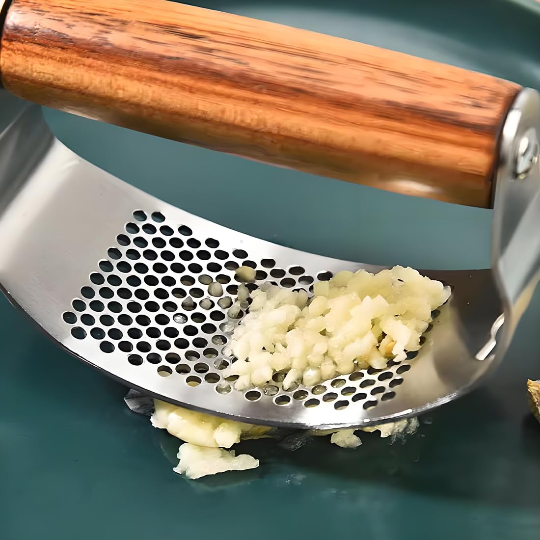 JOMIHONEY silicone garlic peeler shows mess-free peeling in seconds