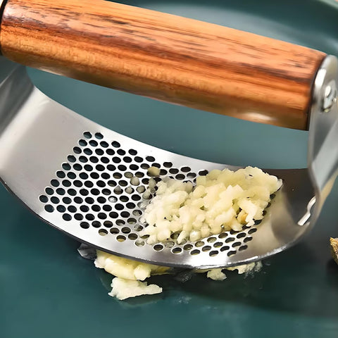 JOMIHONEY silicone garlic peeler shows mess-free peeling in seconds