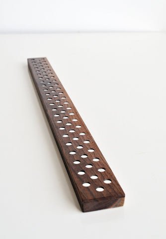 Jonathan Alden 16 inch bar ready to organize six to seven knives on wall