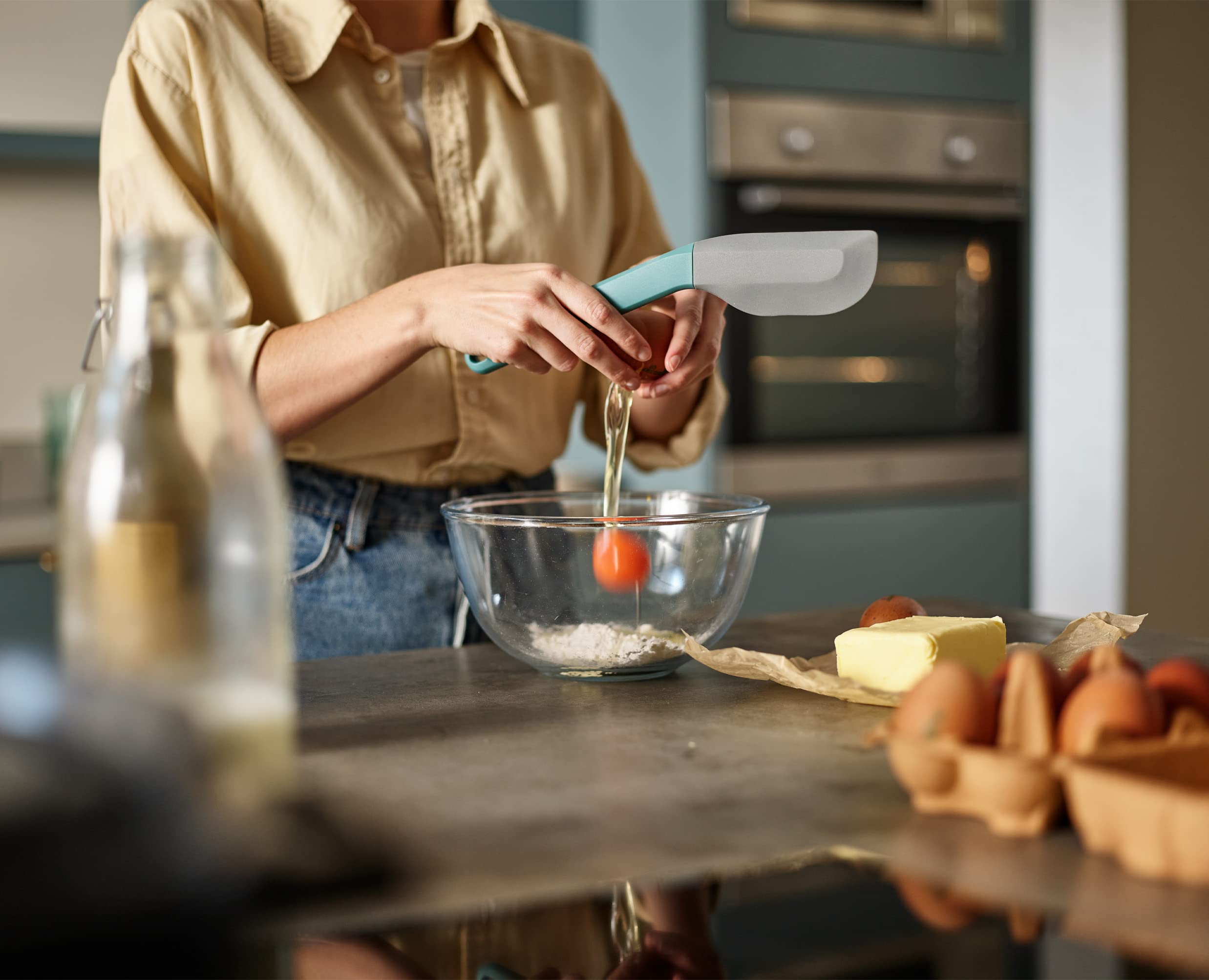 Joseph Joseph Duo silicone spatula soft-grip handle for comfortable use.