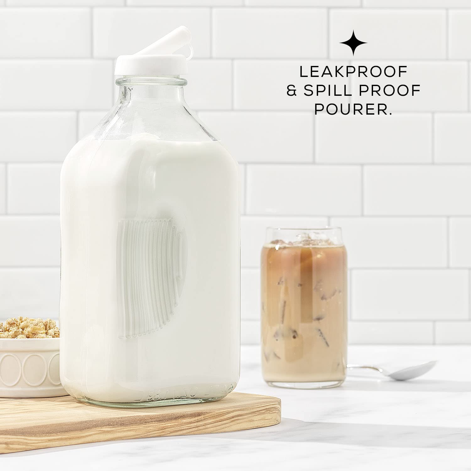 JoyJolt pour-spout closeup highlights secure, mess-free pouring.