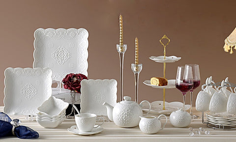 Jusalpha Cupcake Stand is easy to clean porcelain.