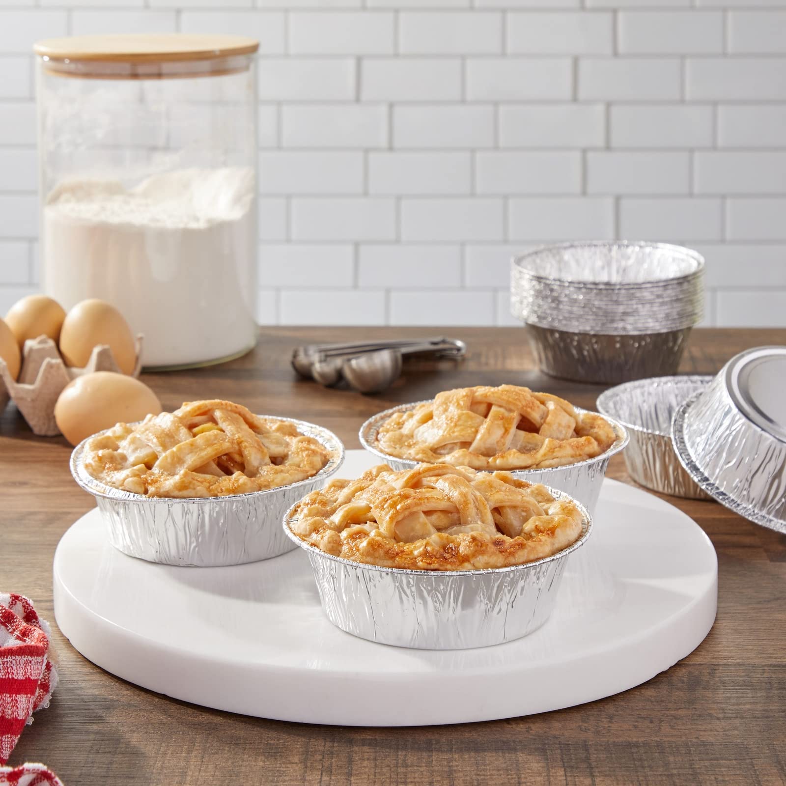 Juvale 5-inch pan with full curl rim for secure grip.