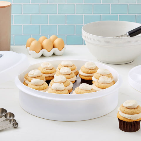 Juvale pie carrier shows the 12-inch diameter round cavity for pies and cakes.