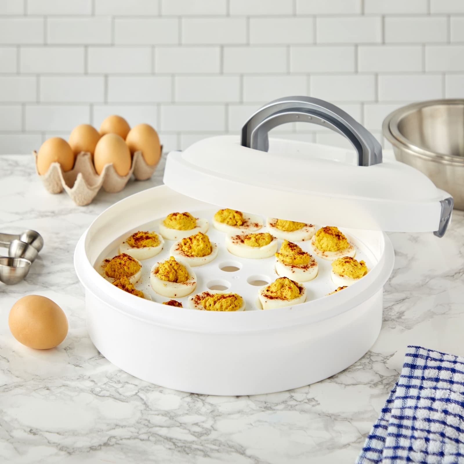 Juvale pie carrier with collapsible handle for easy carrying.